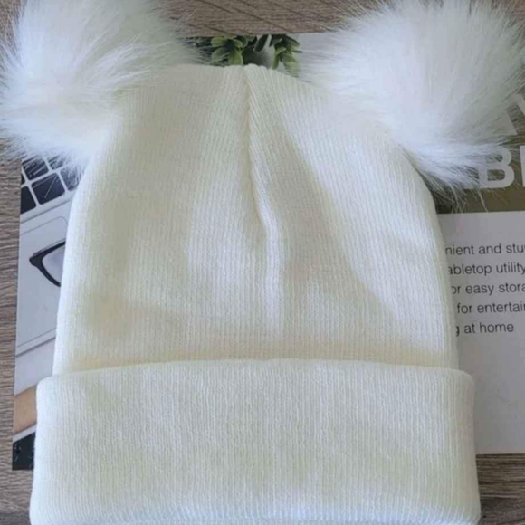 Cream colored woman's hat - Picture 5 of 8